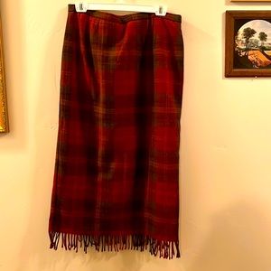Women’s Plaid Skirt, Fringe on bottom, Red, Black, Size 16, Requirements, Slit
